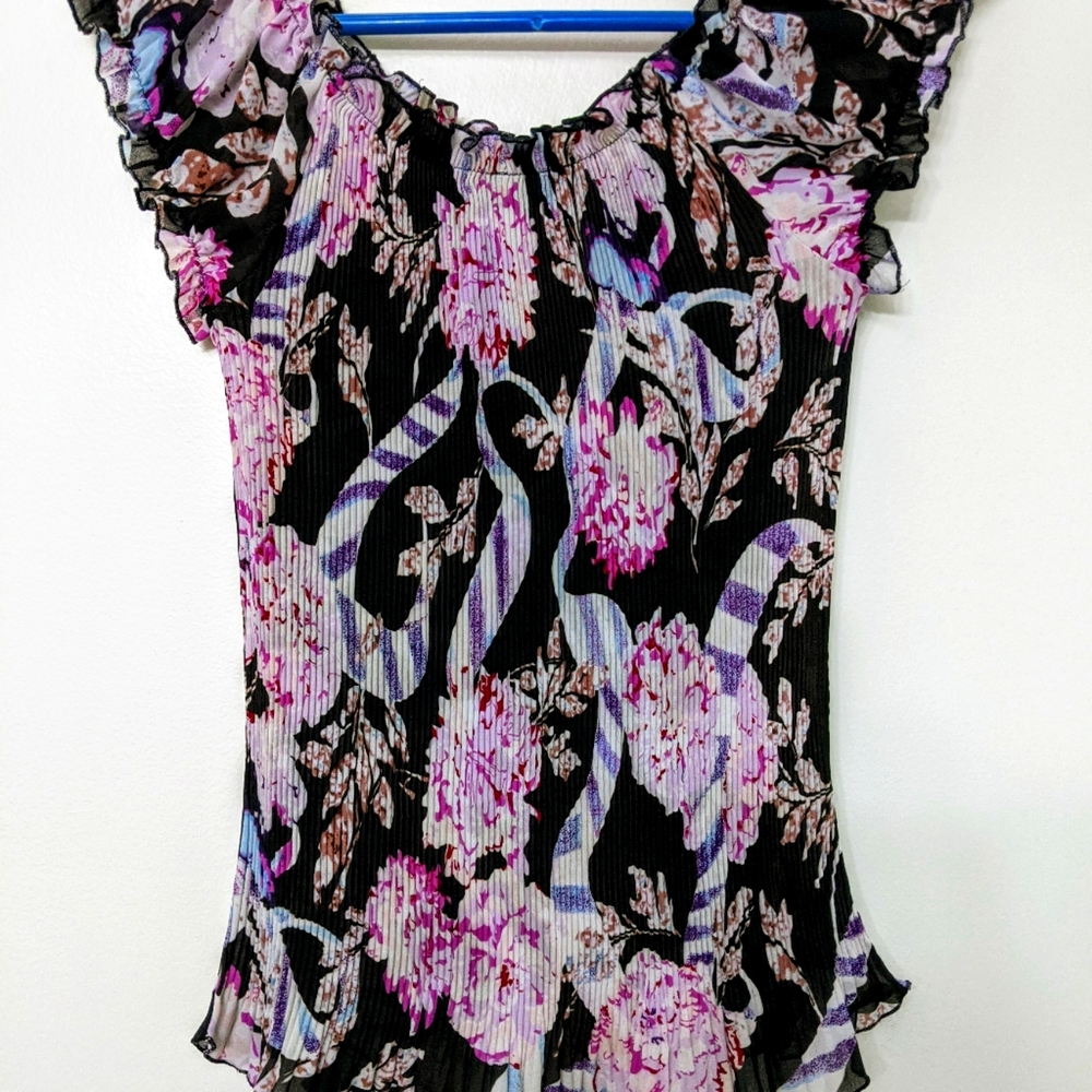 Short sleeve silky blouse, juniors, multicolored. Stretch. Great condition!